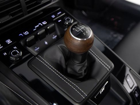 Certified 2025 Porsche 911 Carrera RWD image 30