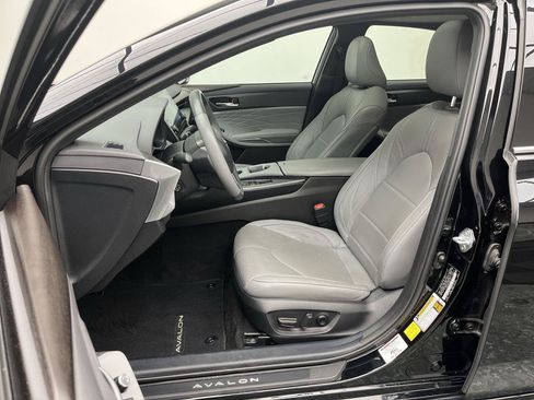 Used 2021 Toyota Avalon Limited w/ Advanced Safety Package FWD image 10