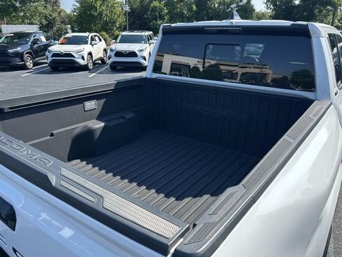 Used 2024 Toyota Tacoma SR5 AWD/4WD image 12