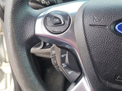 Used 2022 Ford Transit Connect XLT image 17