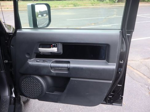 Used 2007 Toyota FJ Cruiser 4WD image 25
