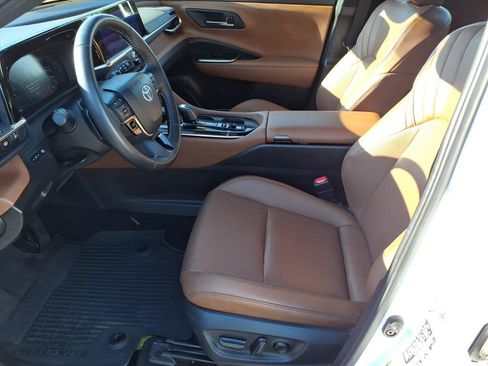Certified 2025 Toyota Crown Signia AWD/4WD image 5