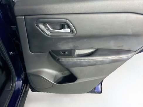 Used 2025 Nissan Rogue SV AWD/4WD image 29