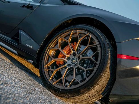 Used 2023 Lamborghini Huracan Tecnica image 24