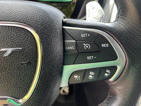 Used 2015 Jeep Grand Cherokee SRT AWD/4WD image 16