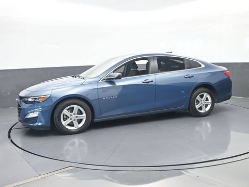 Used 2024 Chevrolet Malibu LS FWD image 2