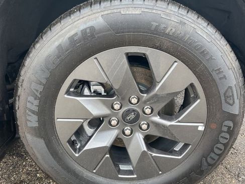 Used 2023 Ford F150 Lightning Lariat image 12