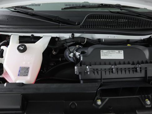 Used 2024 GMC Savana 2500 w/ Driver Convenience Package image 14