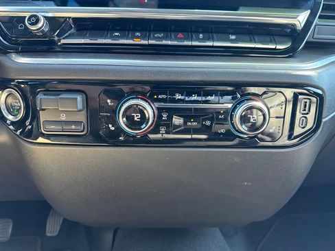 Used 2025 GMC Sierra 1500 SLT AWD/4WD image 21