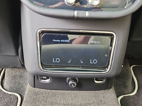 Used 2021 Bentley Bentayga image 31