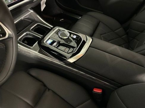 Used 2024 BMW i7 eDrive50 RWD image 21