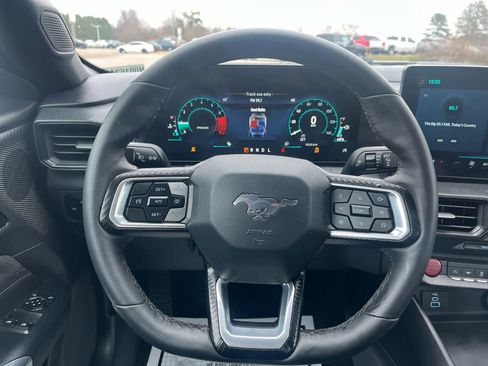 Used 2025 Ford Mustang Coupe image 18