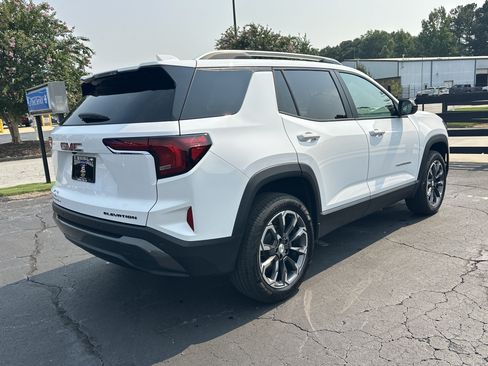 Used 2025 GMC Terrain Elevation w/ Elevation Premium Package FWD image 8