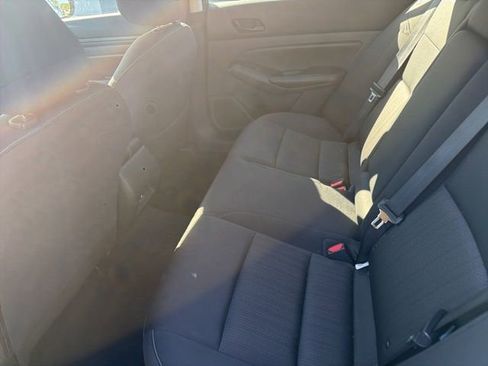 Used 2024 Nissan Altima 2.5 SV image 7