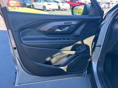 Used 2023 GMC Terrain SLT image 14