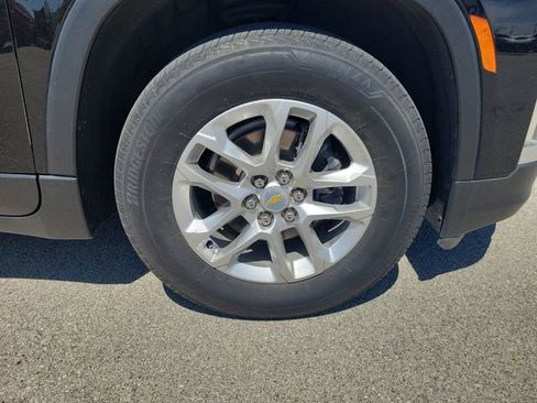Used 2022 Chevrolet Traverse LS image 8
