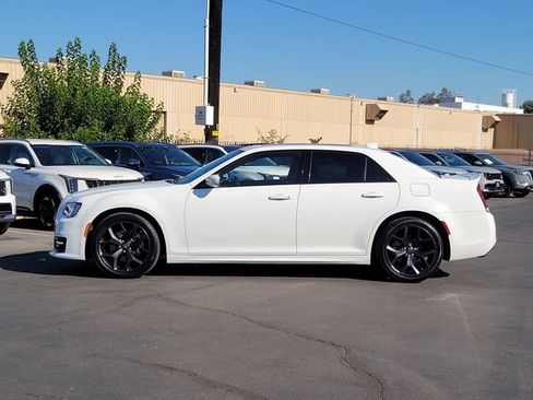Used 2023 Chrysler 300 S w/ Comfort Group RWD image 8