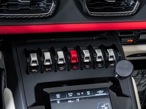 Used 2023 Lamborghini Huracan EVO image 34