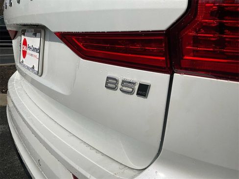 Certified 2023 Volvo XC60 B5 Plus w/ Climate Package image 16