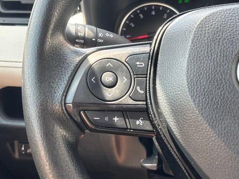 Used 2021 Toyota RAV4 XLE FWD image 19