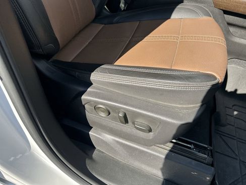 Used 2024 Chevrolet Silverado 3500 High Country w/ Technology Package image 16