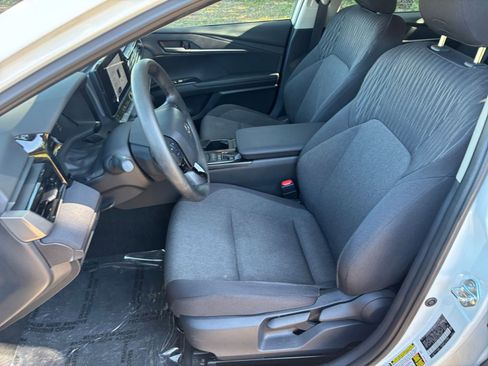 Used 2025 Toyota Camry LE image 36