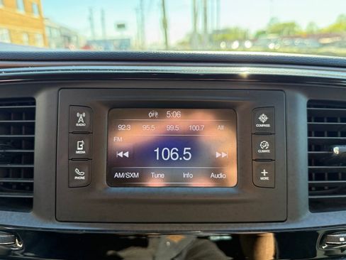 Used 2017 Chrysler Pacifica Touring FWD image 29