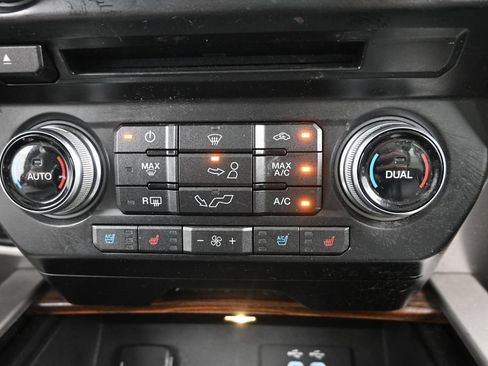 Used 2016 Ford F150 Lariat w/ Equipment Group 502A Luxury AWD/4WD image 20