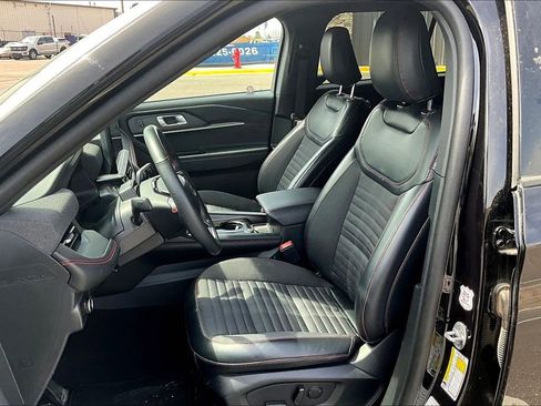 Used 2025 Ford Explorer ST-Line w/ ST-Line Street Pack image 19