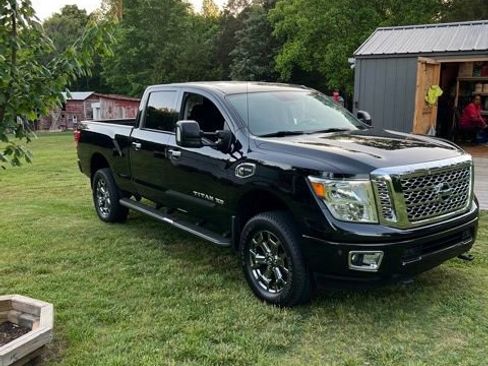 Used 2017 Nissan Titan SV AWD/4WD image 8