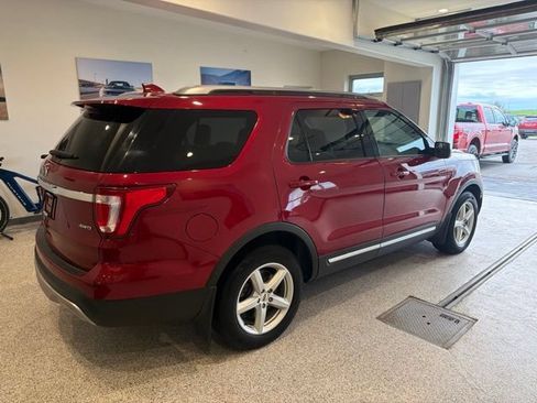 Used 2017 Ford Explorer XLT AWD/4WD image 5