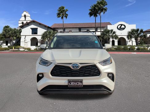 Used 2022 Toyota Highlander XLE FWD image 6