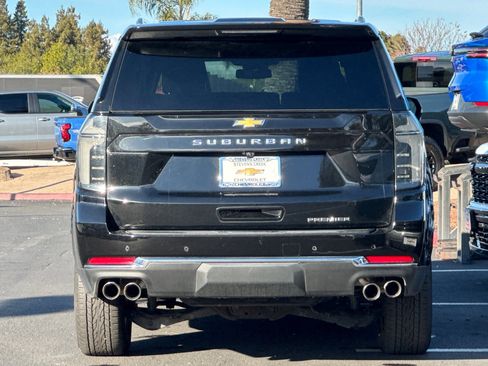 Used 2025 Chevrolet Suburban Premier image 6