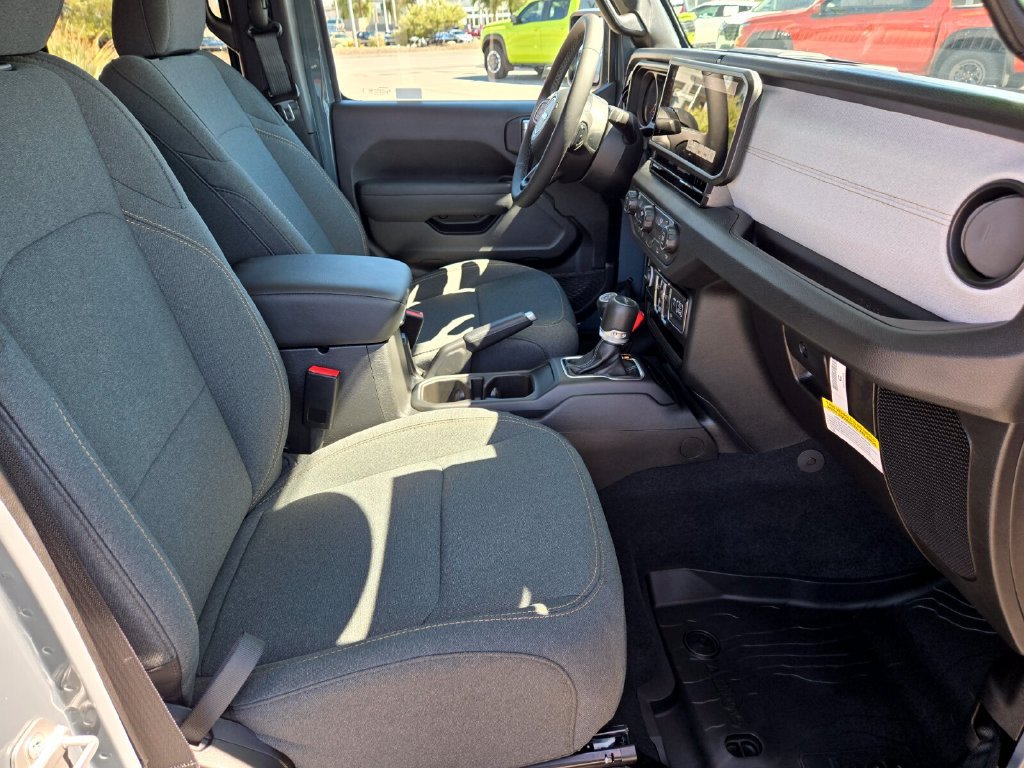 Used 2025 Jeep Gladiator Sport AWD/4WD image 22
