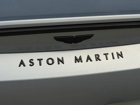 Used 2022 Aston Martin V8 Vantage Roadster image 22