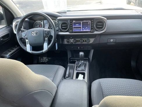 Used 2020 Toyota Tacoma SR5 AWD/4WD image 6