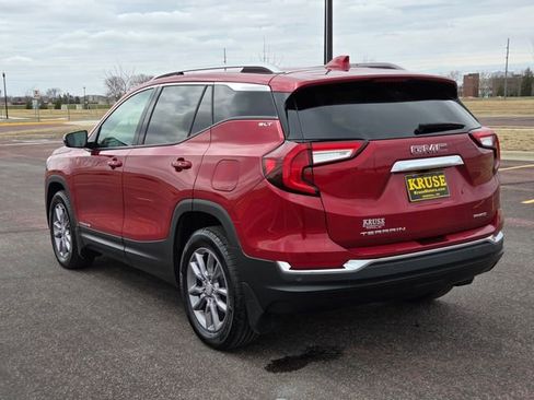 Used 2024 GMC Terrain SLT w/ Infotainment Package II image 6