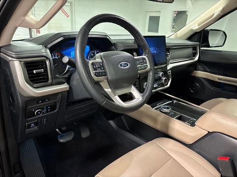 Used 2023 Ford Expedition XLT image 28