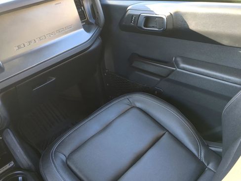 Used 2025 Ford Bronco Badlands image 41