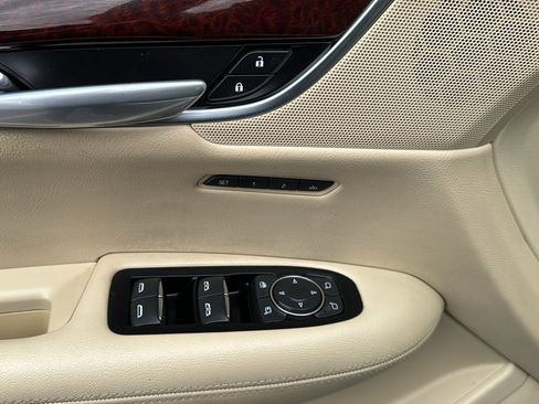 Used 2017 Cadillac XT5 Luxury w/ Driver Awareness Package image 12