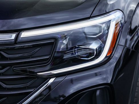 New 2026 Volkswagen Atlas Cross Sport SE image 19