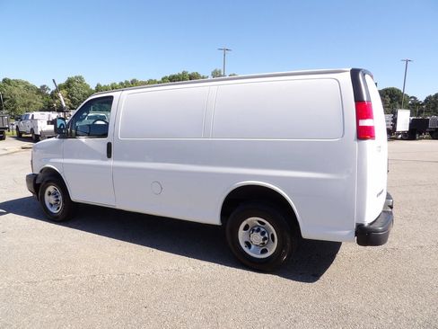 Used 2021 Chevrolet Express 2500 w/ Safety Package RWD image 4