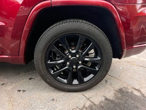 Used 2019 Jeep Grand Cherokee Altitude RWD image 37