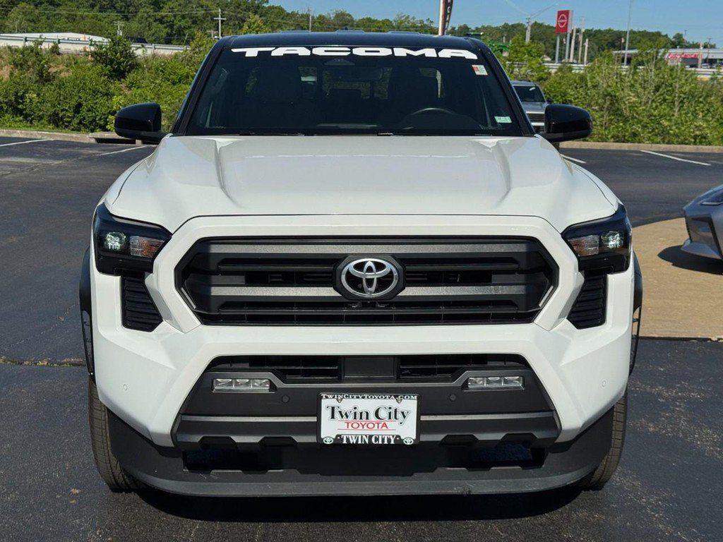 Certified 2024 Toyota Tacoma SR5 AWD/4WD image 9