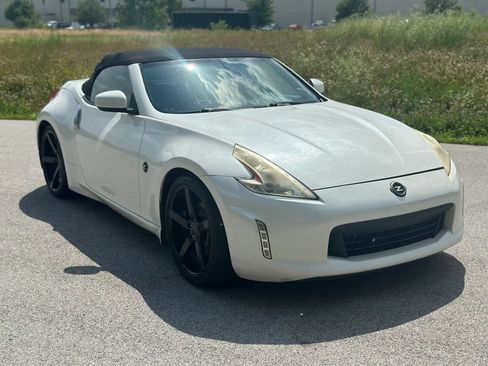 Used 2014 Nissan 370Z Touring RWD image 14