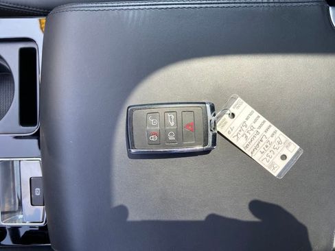 Used 2019 Land Rover Discovery HSE Luxury image 41