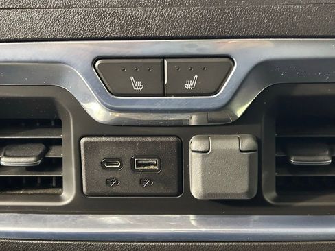 Used 2022 Chevrolet Silverado 2500 LTZ w/ LTZ Premium Package image 17