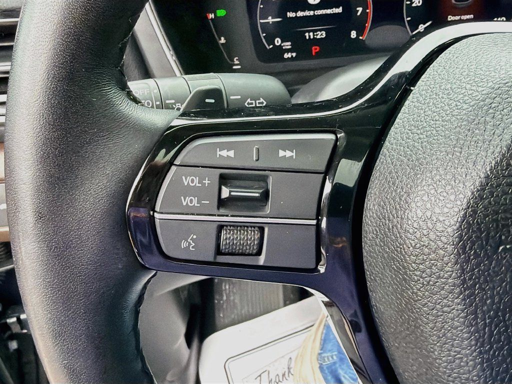 Used 2025 Honda Pilot Elite image 12