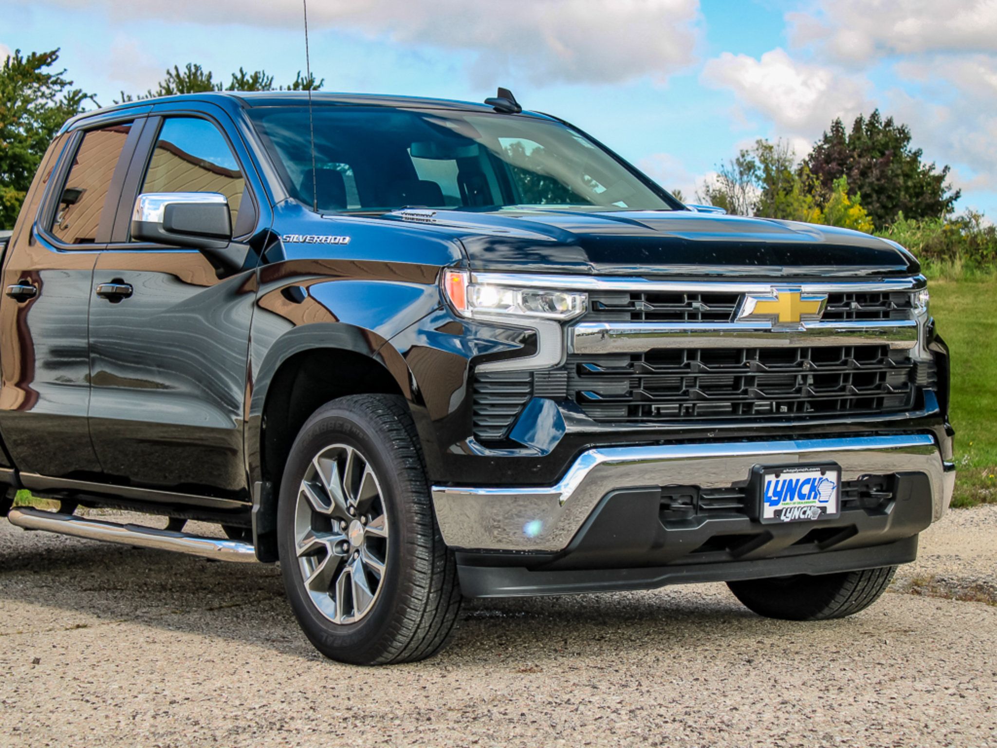 Used 2025 Chevrolet Silverado 1500 LT AWD/4WD image 8
