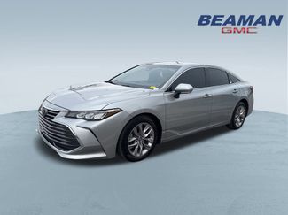 Used 2020 Toyota Avalon XLE video 3